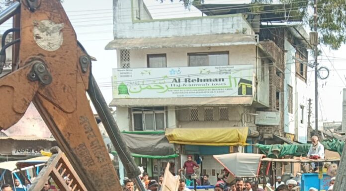 वर्ग विशेष के क्षेत्र में अवैध अतिक्रमण के नाम पर तोड़फोड़