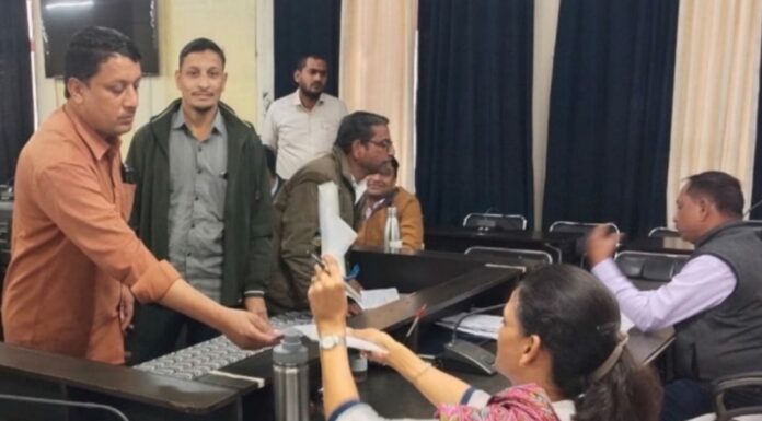 पार्षद परिवार के साथ कॉलोनी नाइजर की धोखाधड़ी एक ही प्लॉट की हुई दोबारा रजिस्ट्री