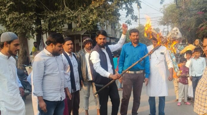 युवक कांग्रेस ने फूंका मुख्यमंत्री का पुतला