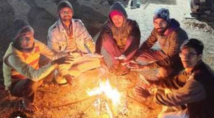 कड कडाती ठंड में नगर निगम की अनदेखी नहीं जले अलाव