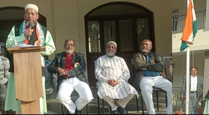 76 वें गणतंत्र दिवस पर शान से लहराया तिरंगा