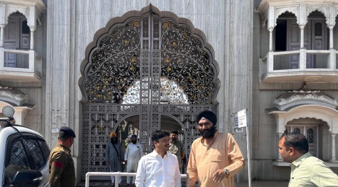 गुरुद्वारा अधीक्षक ने कलेक्टर को दिखाई सड़कों की दुर्दशा नई सड़कों के निर्माण कि की मांग