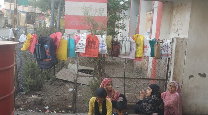 आधार अपडेशन सैंटरो की कमी बनी लोगों की परेशानी का सबब