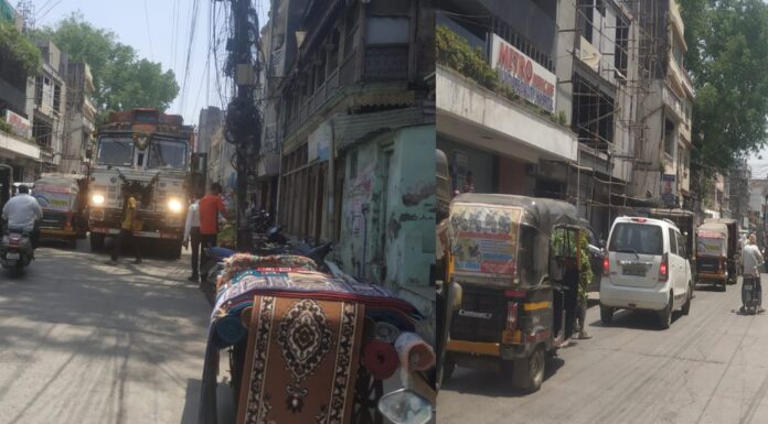 शहर में यातायात व्यवस्था के बुरे हाल प्रतिबंधित समय में शहर के भीतर प्रवेश कर रहे बड़े वाहन