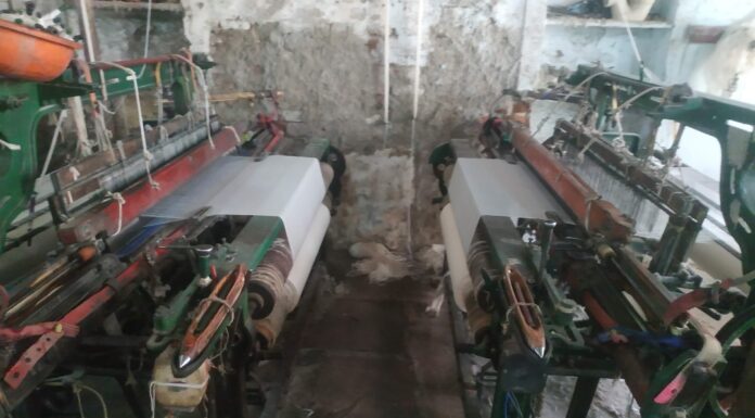 पावर लूम उद्योग और मजदूरों की दुर्दशा परिवार भूखे मरने को मजबूर