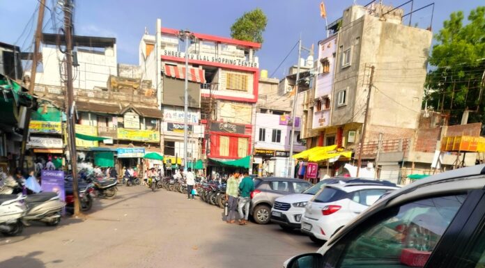 शहर में पार्किंग जोन नहीं नो पार्किंग के नाम पर जप्त कर रहे वाहन