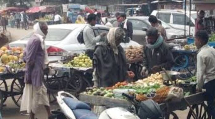 नगर निगम की सख्ती ठेला व्यवसाई परेशान उचित हॉकर्स जोन का अभाव