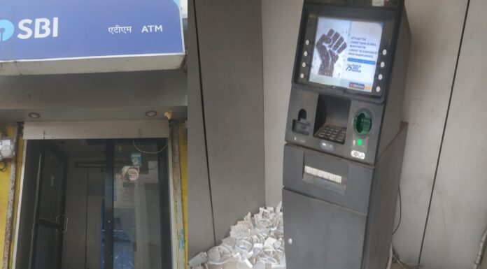 एसबीआई एटीएम बीमार पैसा नहीं पर गंदगी है जिम्मेदार बेखबर