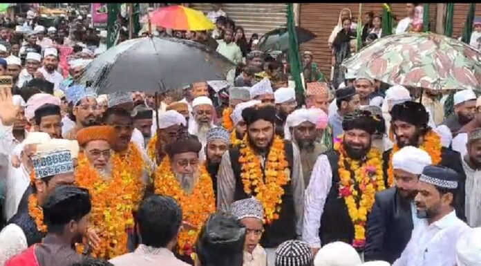 हजरत मोहम्मद साहब के जन्मदिन के अवसर पर निकले जुलूस में गंगा जमुनी तहजीब की दिखी झलक