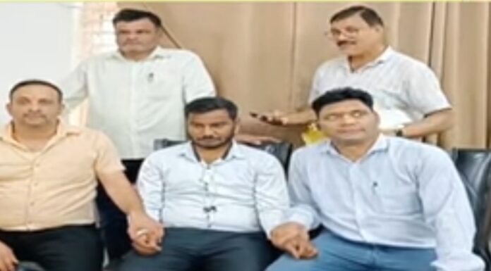 भ्रष्टाचार मुक्त प्रशासन का दावा खोखला चाय की चिस्की के साथ रिश्वत लेते धाराया उपयंत्री