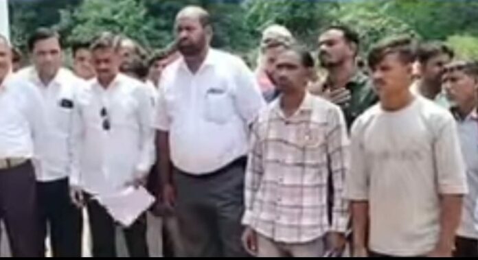 पुलिस की एक पक्षी कार्रवाई से भड़का समाज पुलिस अधीक्षक को ज्ञापन देकर कार्यवाही की की मांग