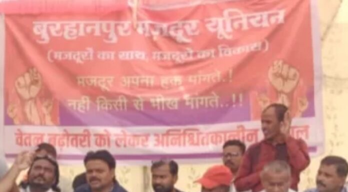 उद्योगों के थमे पहिए मजदूर हड़ताल पर