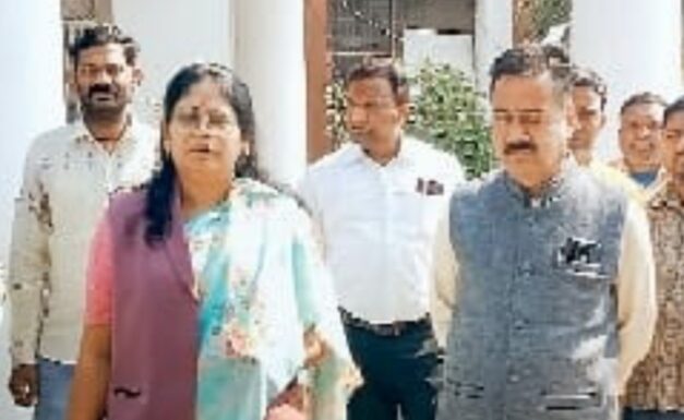 निजी अस्पताल में महिला की मौत मामले पर विधायक दादू ने कलेक्टर से की मुलाकात