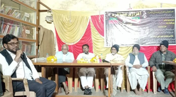 अदब के शहर बुरहानपुर में मेहमान शायरों की आमद पर हुआ एजाज़ी मुशायरा