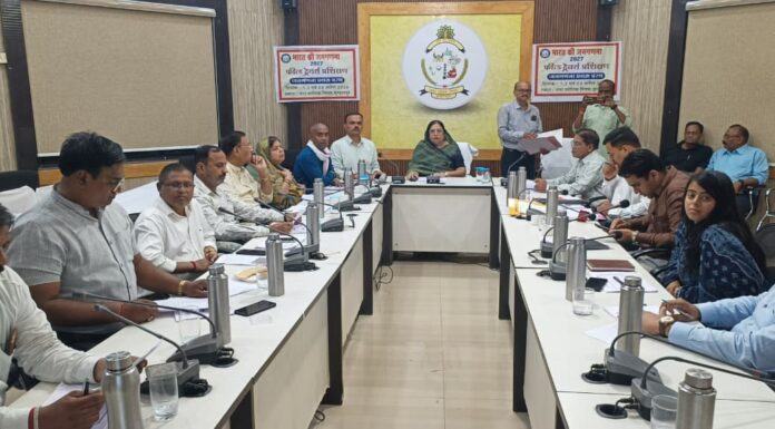 महापौर ने साढे तीन अरब का बजट मेयर इन काउंसिल में किया पेश