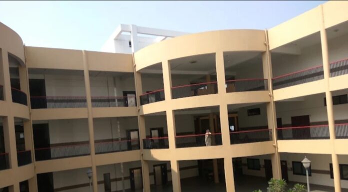 विशेषज्ञ डॉक्टरों की कमी के चलते मरीज रेफर हो रहे इंदौर