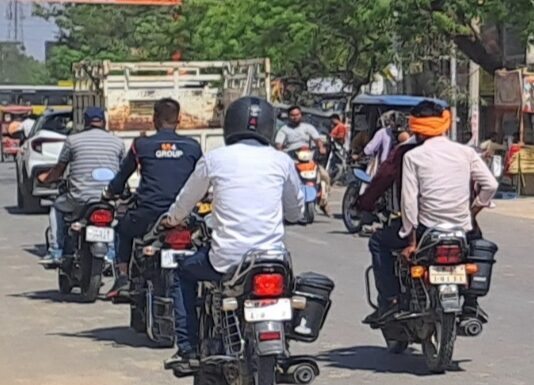 तेज धूप और गर्म हवाओं ने तापमान में की वृद्धि