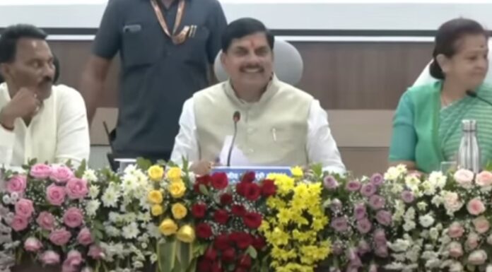 उद्यमी संवाद में बोले मुख्यमंत्री निमाड़ की इन्वेस्टर मीट से होगा उद्योगों का विकास रखे जाएंगे सभी मुद्दे