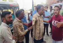 नगर निगम के जिम्मेदारों की दबंगाई पर भड़के ड्राइवर और वाहन मालिक