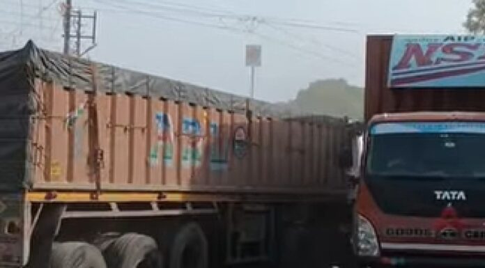 इंदौर इच्छापुर हाईवे बिना रोड निर्माण बनाया गया डिवाइडर वाहन चालकों के लिए बना मुसीबत