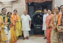 ख़ुशी के पल सस्था ने मंदिर को दान किया कूलर