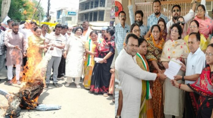 महिला कांग्रेस का विरोध प्रदर्शन पुतला दहन कर एसडीएम को दिया ज्ञापन